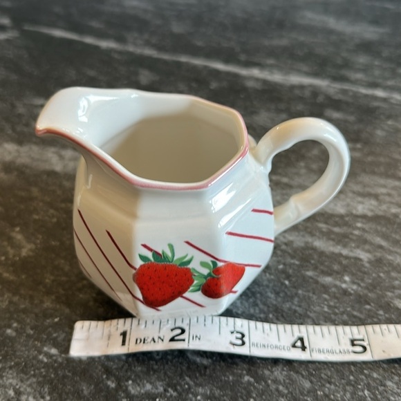 Vintage Mikasa Fresh Fruit DP 002 STRAWBERRIES 2 pc Creamer & Sugar Bowl w/ Lid - Picture 5 of 8